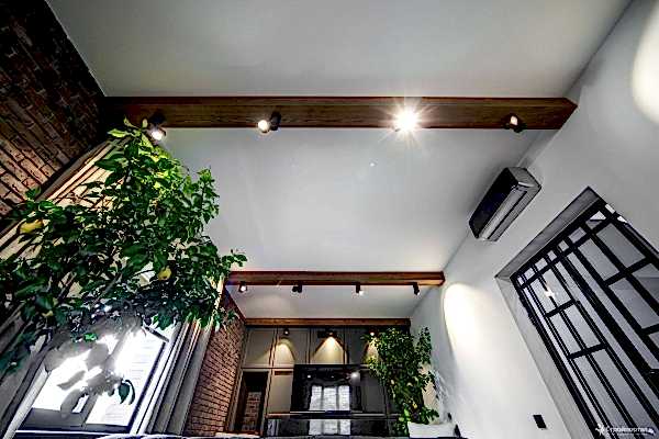 Стоимость сатинового потолка в кухне 12 м²