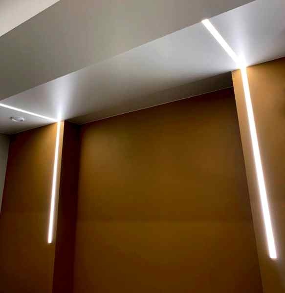 Стоимость сатинового потолка в кухне 12 м²