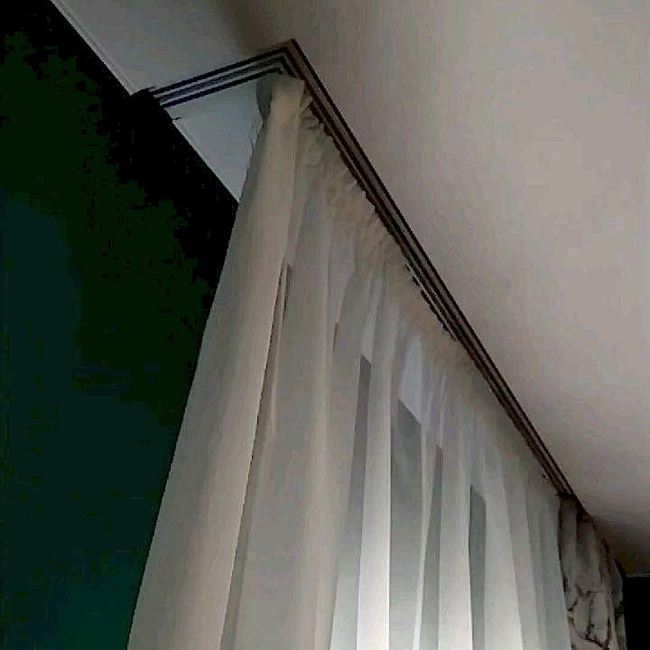 Потолок со скрытым карнизом для штор