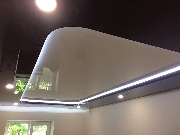 Натяжные потолки с подсветкой