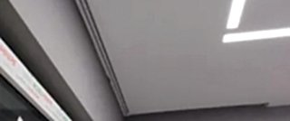 Потолок со световыми линиями