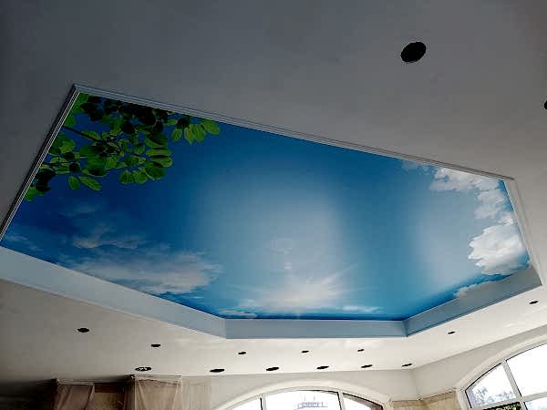 Стоимость сатинового потолка в кухне 12 м²