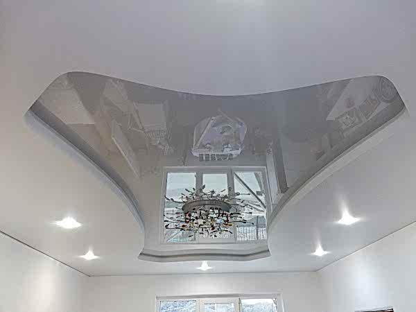 Цветной Глянцевый потолок на лоджия 4 м²