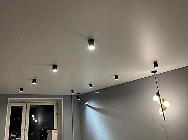 Фото бесшовного тканевого натяжного потолка