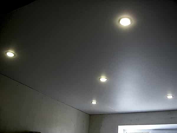 Бесшовные натяжные потолки