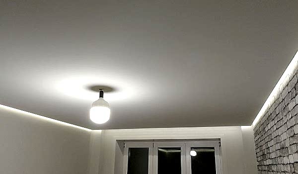 Цветной Глянцевый потолок на лоджия 4 м²