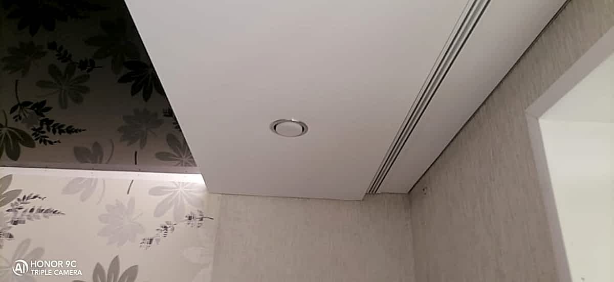 Потолок со скрытым карнизом для штор