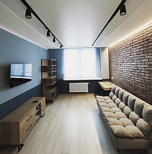 Натяжные потолки с трековыми светильниками