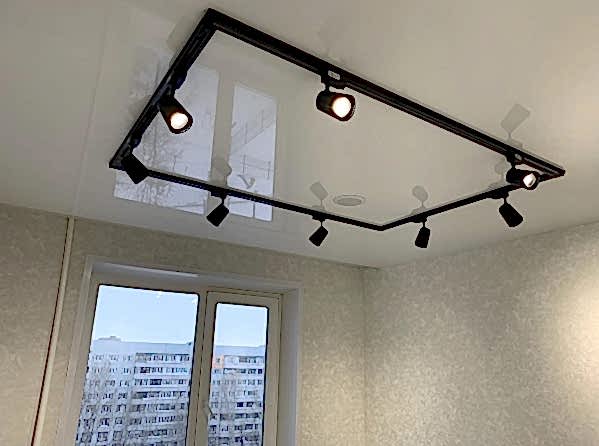 Натяжной потолок на кухню